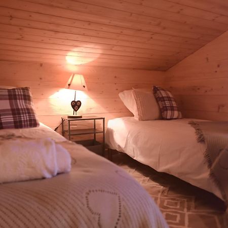 Charming Family Chalet For 8 People, With Private Hot Tub Les Clefs Eksteriør billede