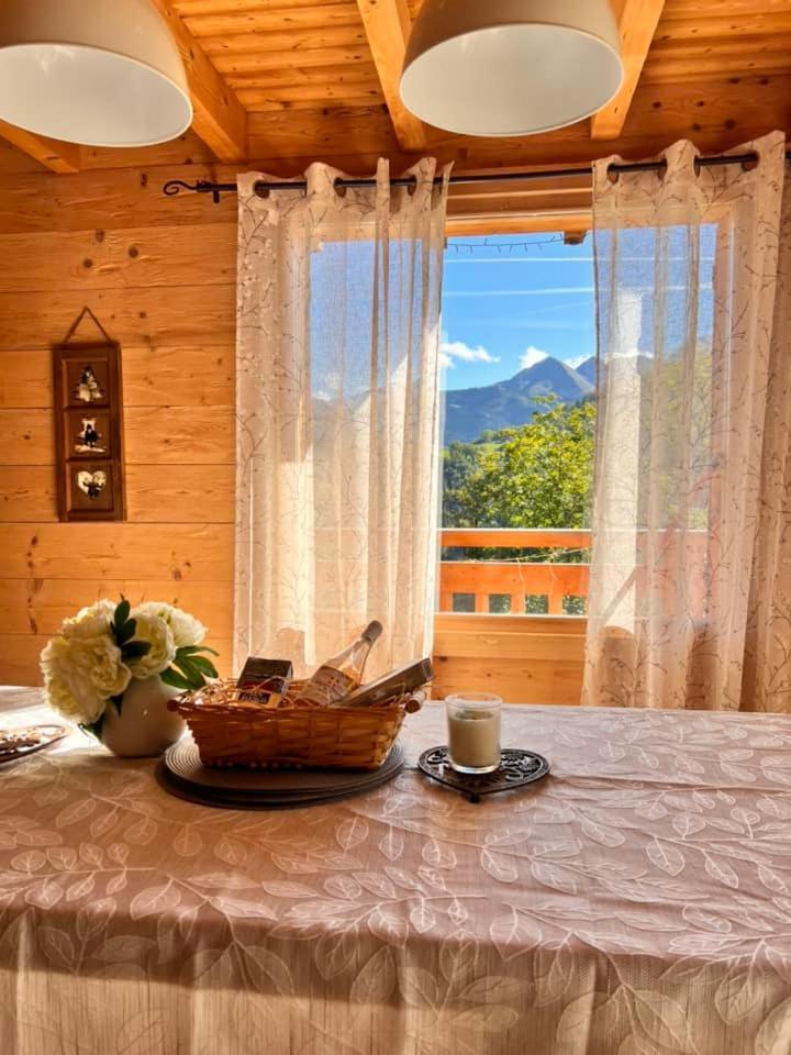 Charming Family Chalet For 8 People, With Private Hot Tub Les Clefs Eksteriør billede