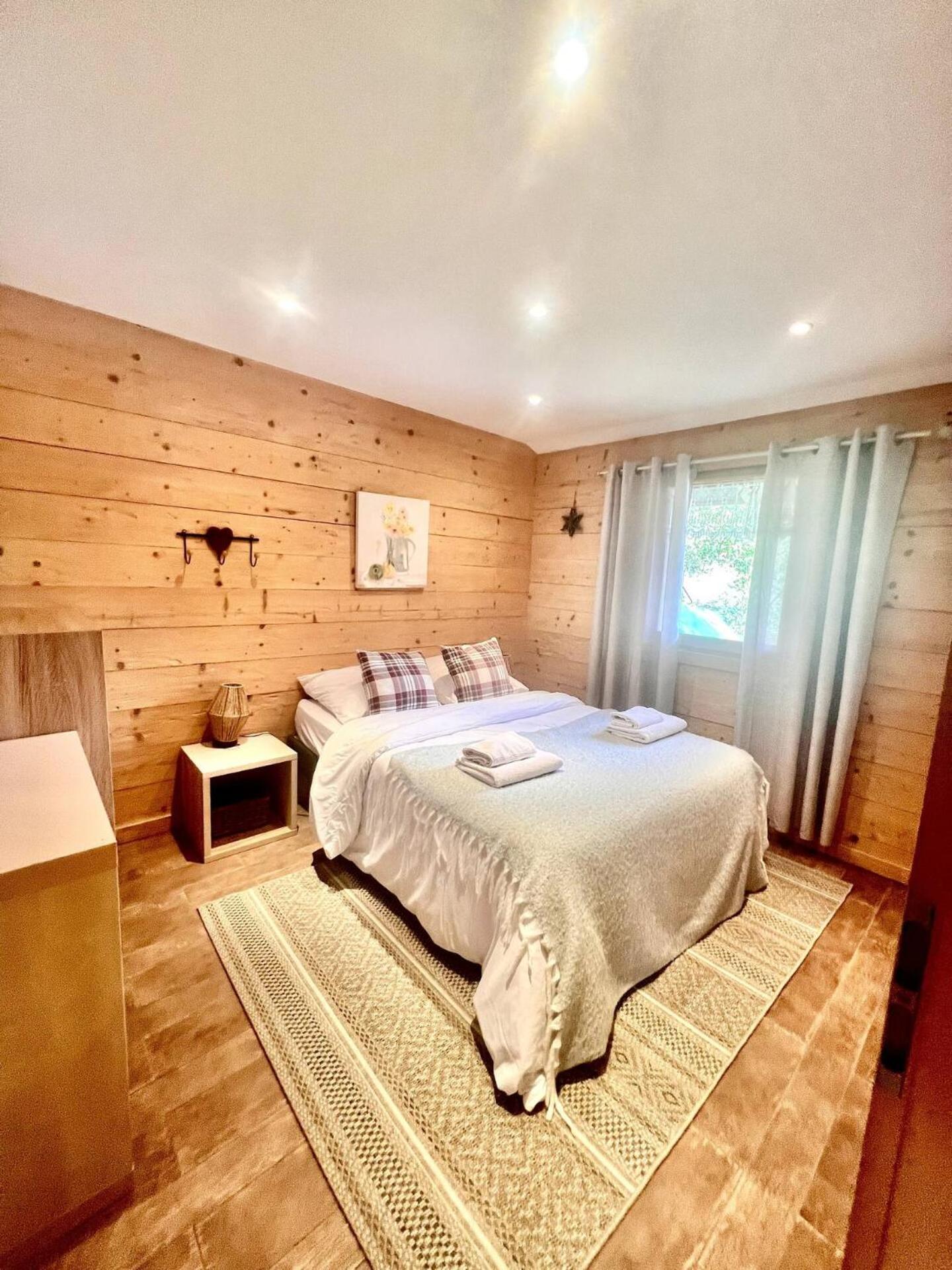 Charming Family Chalet For 8 People, With Private Hot Tub Les Clefs Eksteriør billede