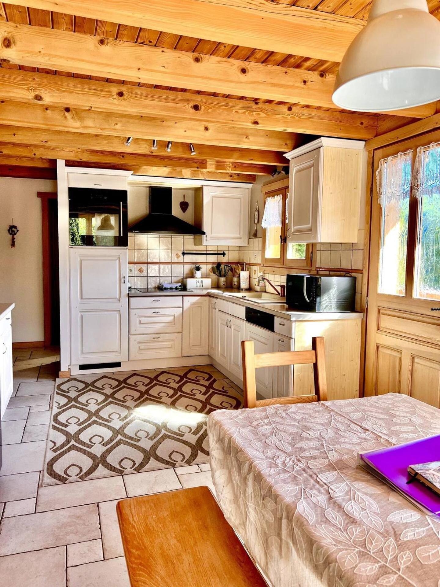 Charming Family Chalet For 8 People, With Private Hot Tub Les Clefs Eksteriør billede