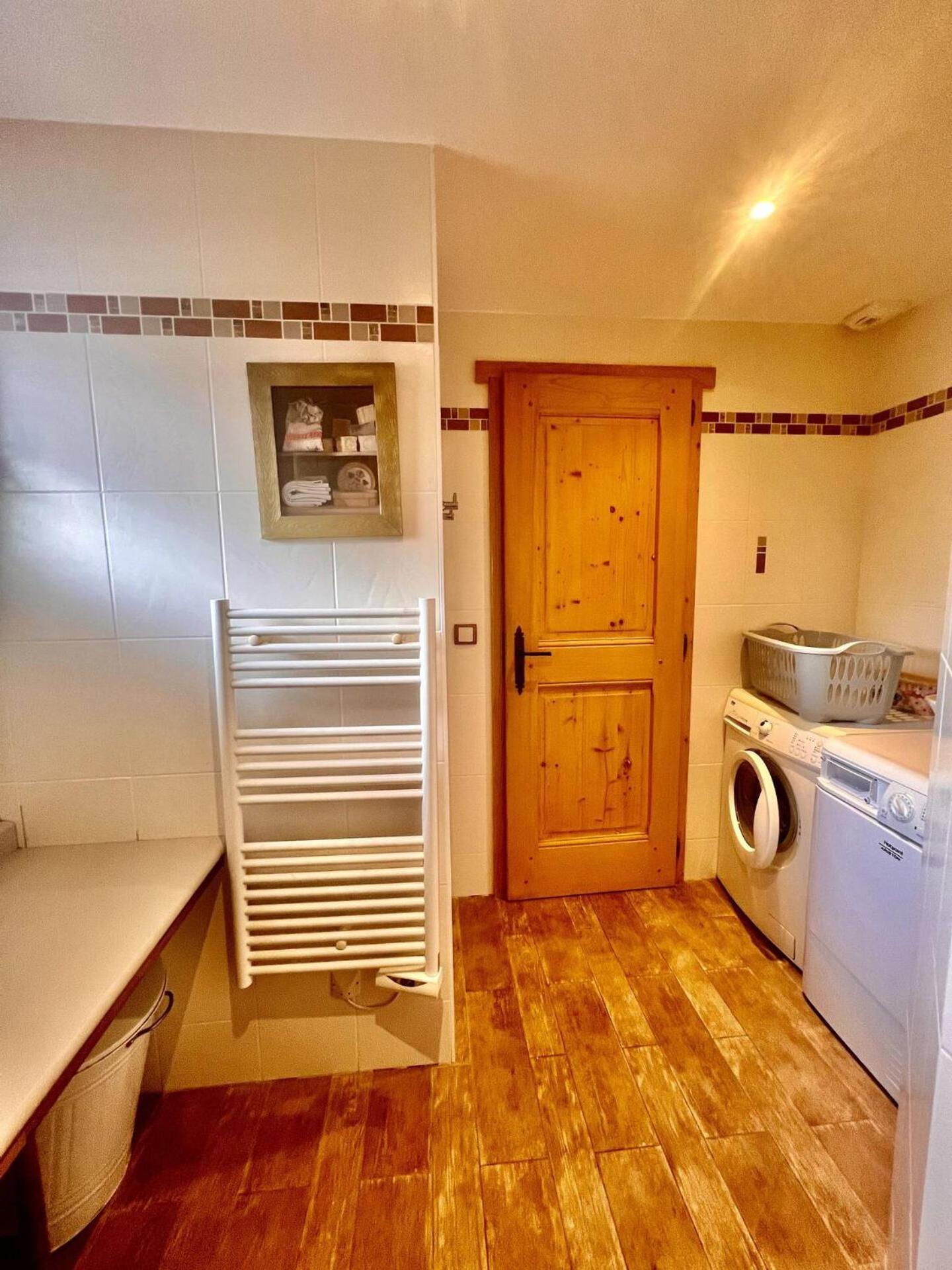 Charming Family Chalet For 8 People, With Private Hot Tub Les Clefs Eksteriør billede