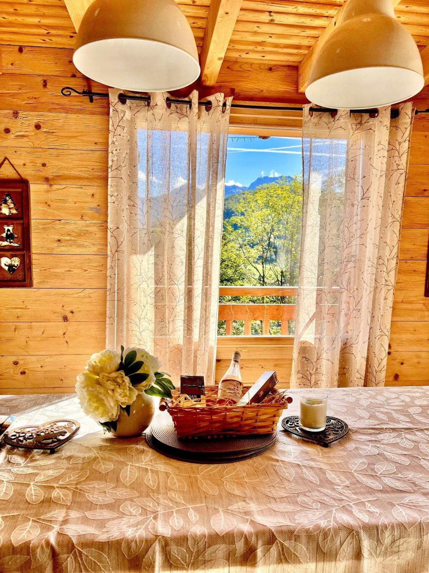 Charming Family Chalet For 8 People, With Private Hot Tub Les Clefs Eksteriør billede