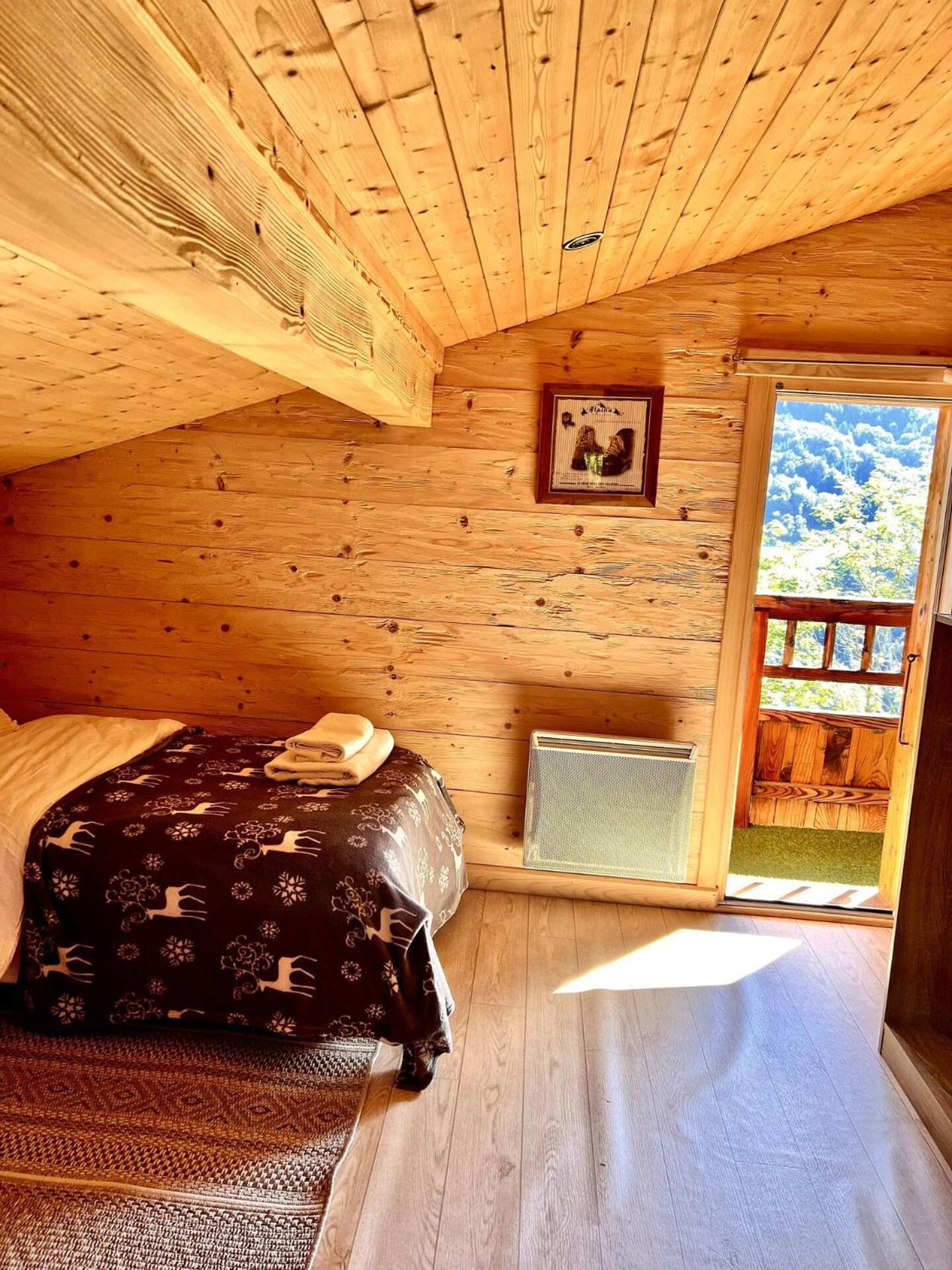 Charming Family Chalet For 8 People, With Private Hot Tub Les Clefs Eksteriør billede