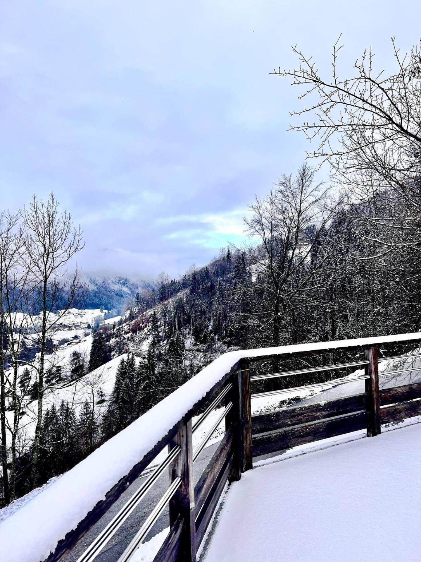 Charming Family Chalet For 8 People, With Private Hot Tub Les Clefs Eksteriør billede