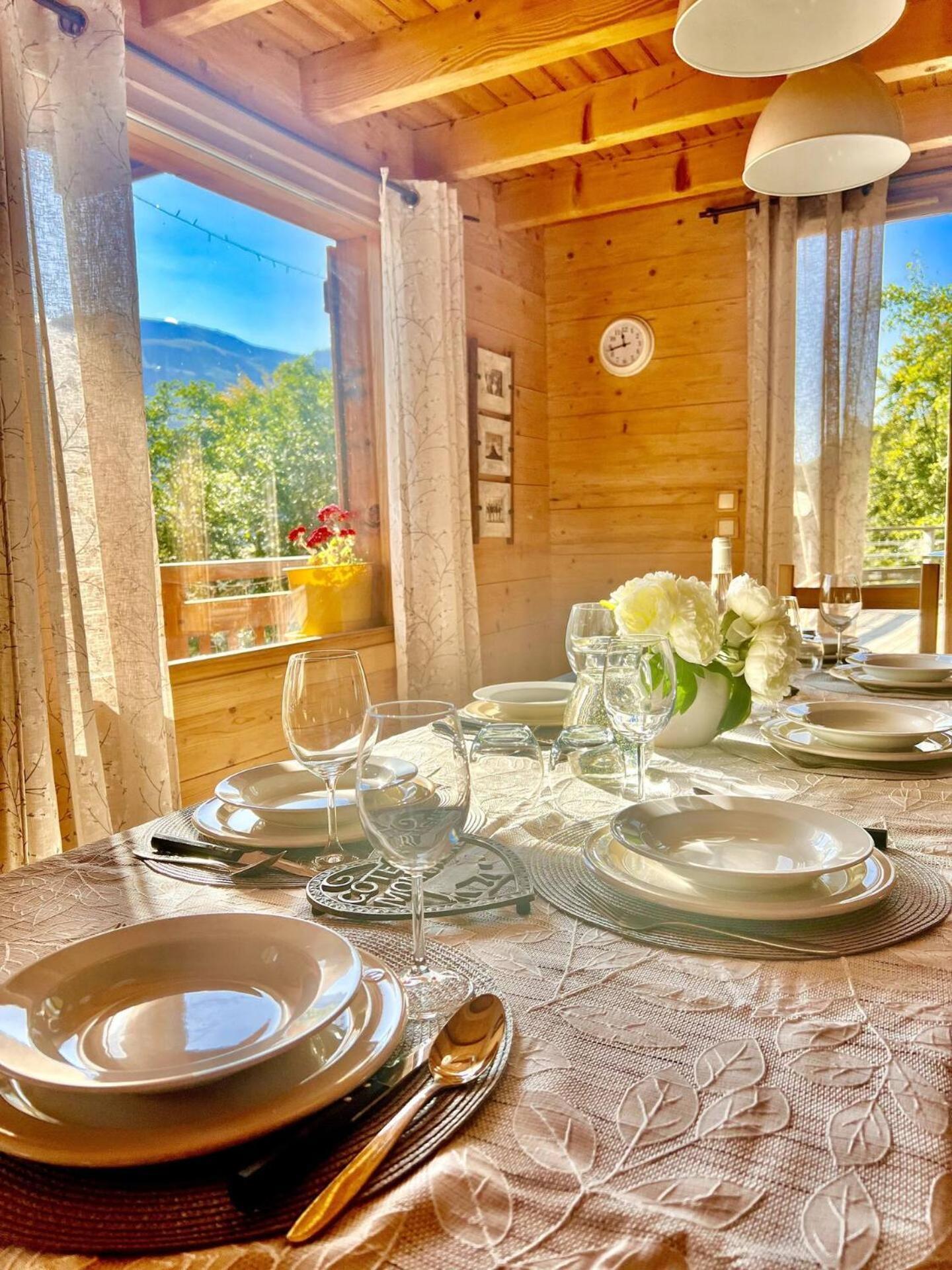 Charming Family Chalet For 8 People, With Private Hot Tub Les Clefs Eksteriør billede