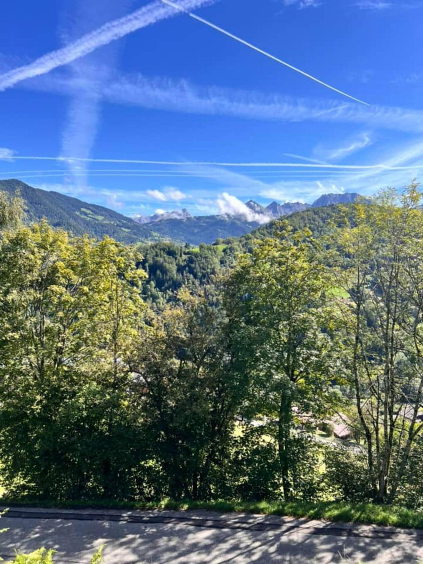 Charming Family Chalet For 8 People, With Private Hot Tub Les Clefs Eksteriør billede