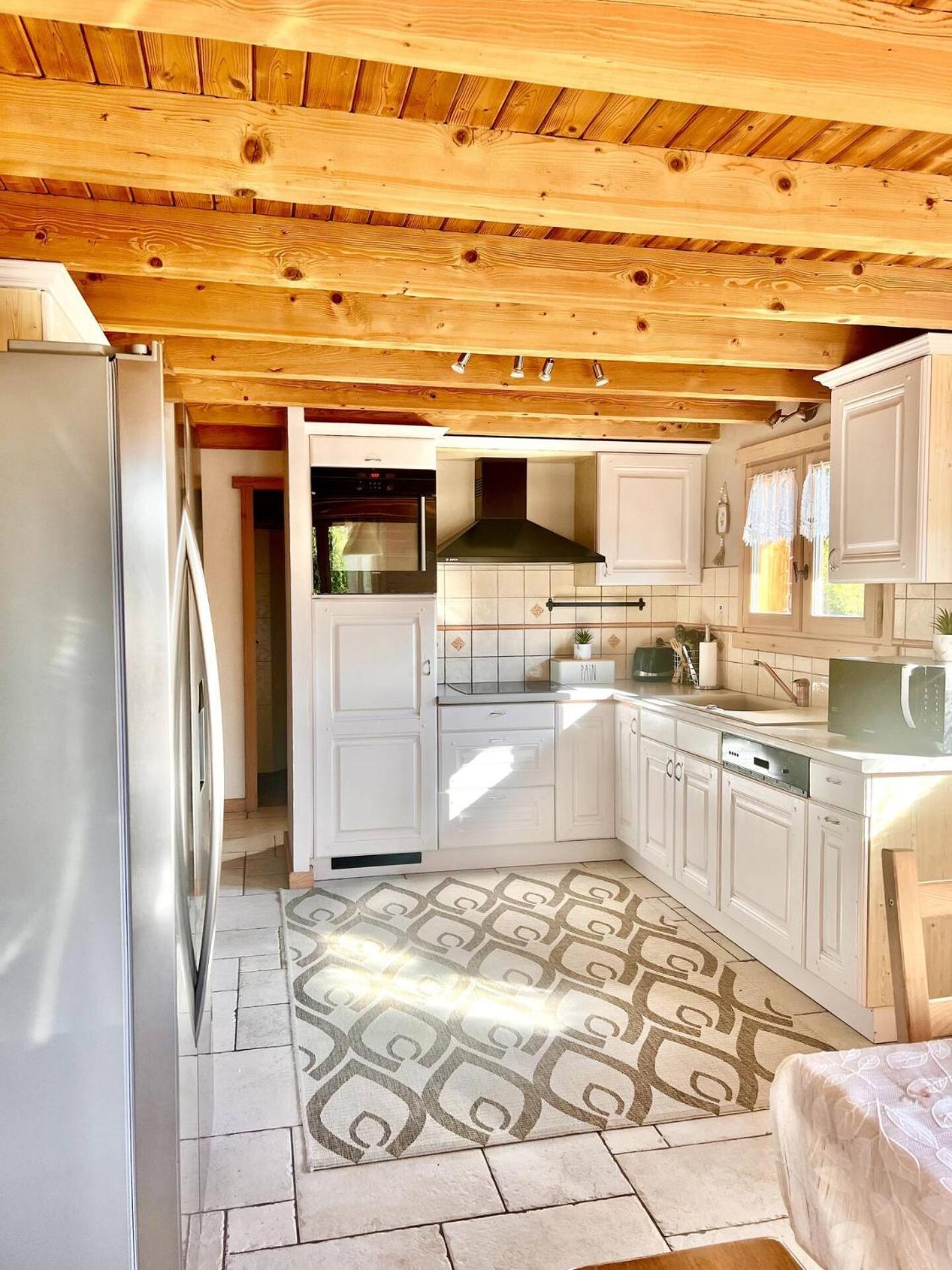 Charming Family Chalet For 8 People, With Private Hot Tub Les Clefs Eksteriør billede